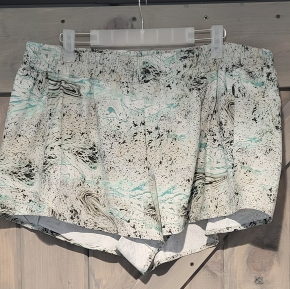 Calia Run Collection Mid Rise Infinity Shorts - Picture 5 of 7